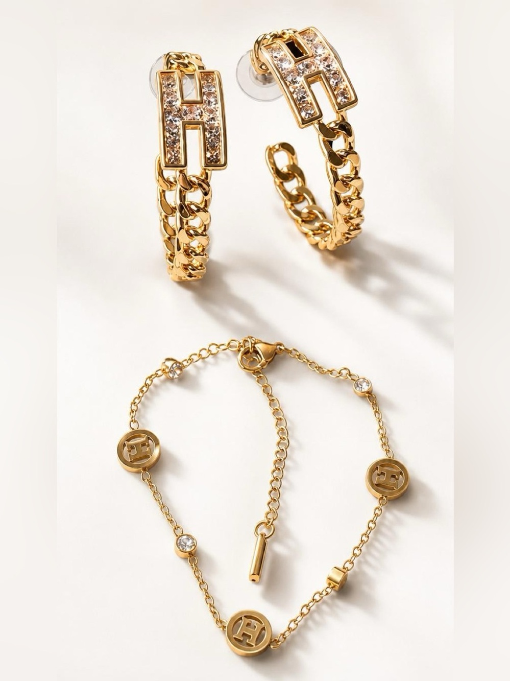 Fashion Jewelry Gold-Tone Chain Bracelet with Crystal Medallions with H Letter